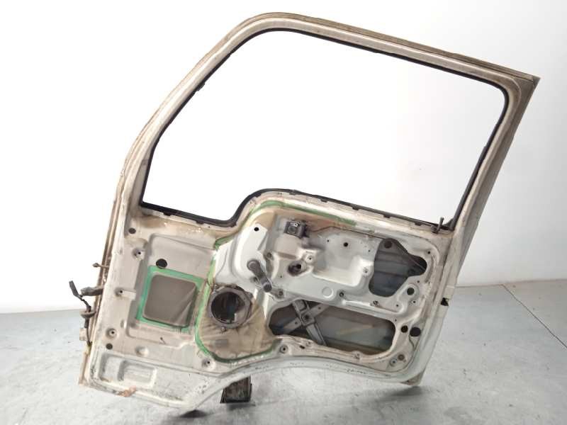 Recambio de puerta delantera derecha para nissan cabstar 2.3 referencia OEM IAM NOREF  