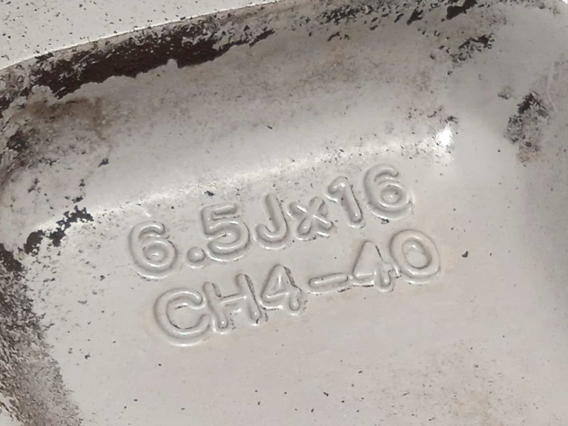 Recambio de llanta para renault captur dynamique referencia OEM IAM 403002556R  