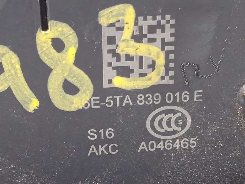 Recambio de cerradura puerta trasera derecha para skoda fabia 1.2 tsi referencia OEM IAM 5TA839016E  