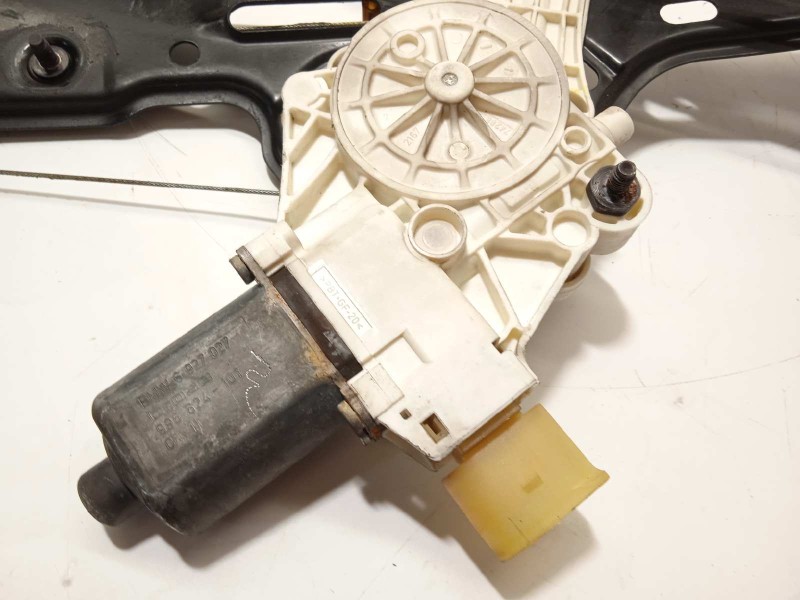 Recambio de elevalunas delantero izquierdo para bmw serie 1 berlina (e81/e87) 116i referencia OEM IAM 7138465  6927027