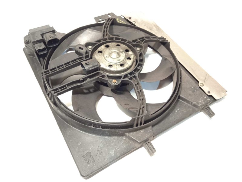 Recambio de electroventilador para peugeot 207 cc básico referencia OEM IAM 9653804080  9812028580