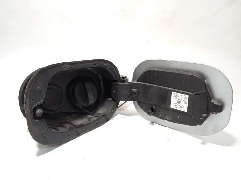 Recambio de tapa exterior combustible para renault kadjar 1.3 tce referencia OEM IAM 781204304R  788329267R