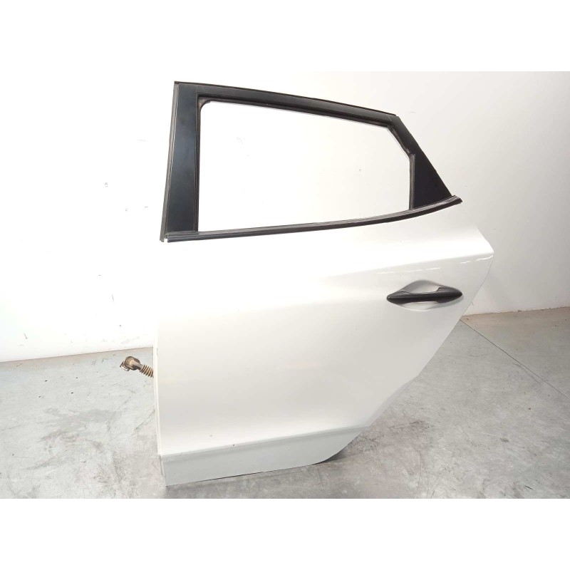 Recambio de puerta trasera izquierda para hyundai ix35 1.6 cat referencia OEM IAM 770032Y001  