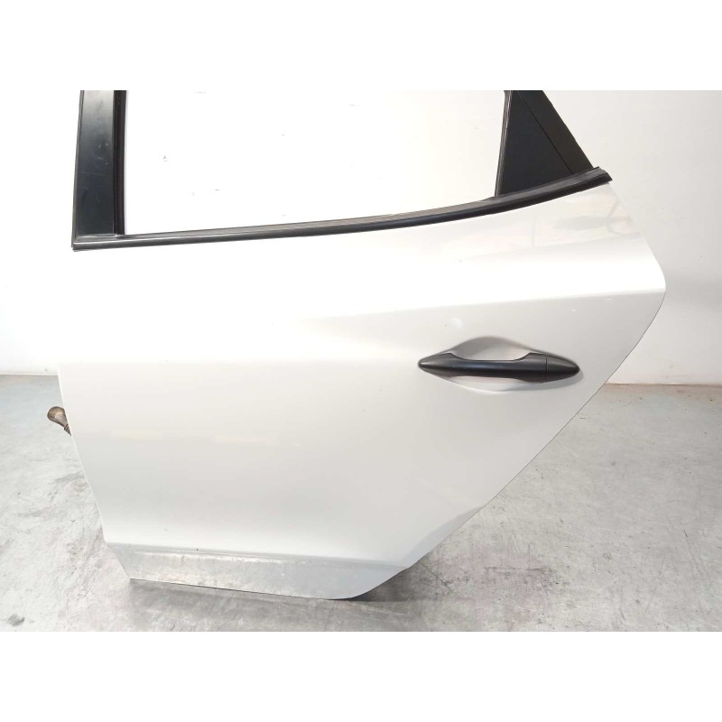 Recambio de puerta trasera izquierda para hyundai ix35 1.6 cat referencia OEM IAM 770032Y001  