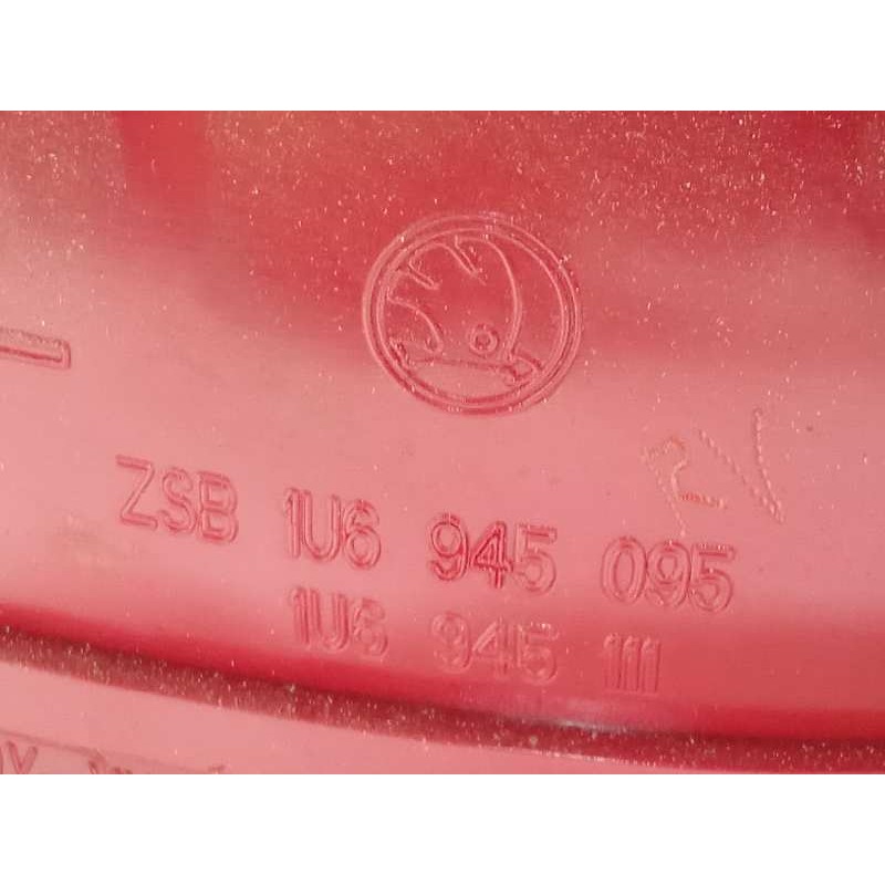 Recambio de piloto trasero izquierdo para skoda octavia berlina (1u2) classic referencia OEM IAM 1U6945095  1U6945111