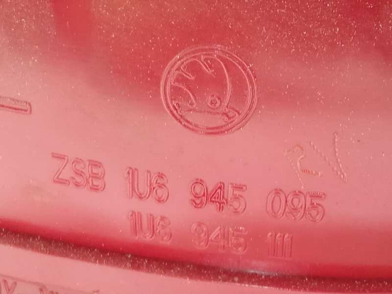 Recambio de piloto trasero izquierdo para skoda octavia berlina (1u2) classic referencia OEM IAM 1U6945095  1U6945111