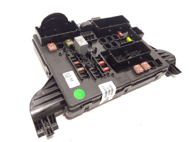 CAJA RELES / FUSIBLES 13277318 
