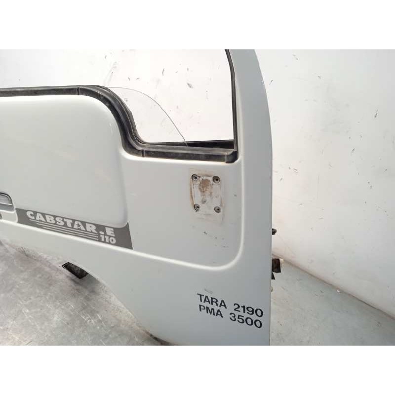 Recambio de puerta delantera derecha para nissan cabstar 3.0 referencia OEM IAM NOREF  