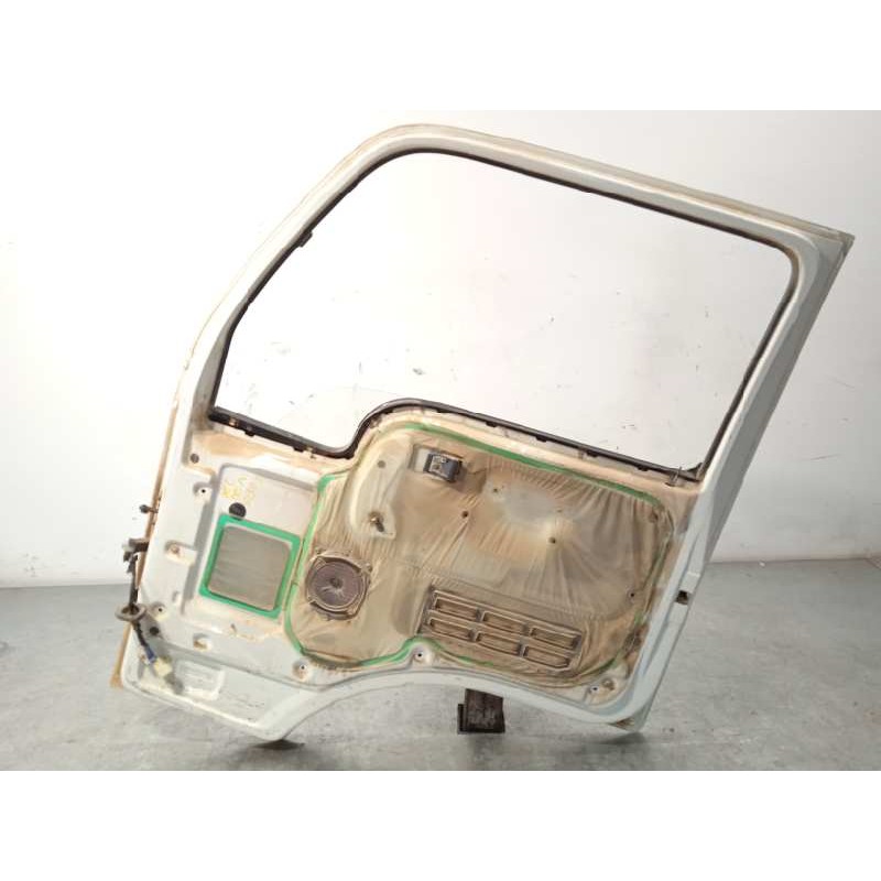Recambio de puerta delantera derecha para nissan cabstar 3.0 referencia OEM IAM NOREF  