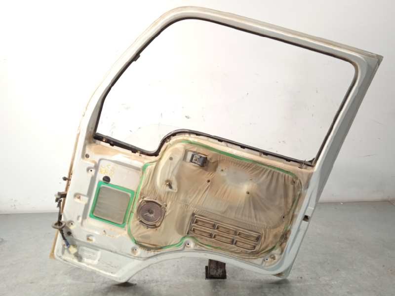 Recambio de puerta delantera derecha para nissan cabstar 3.0 referencia OEM IAM NOREF  