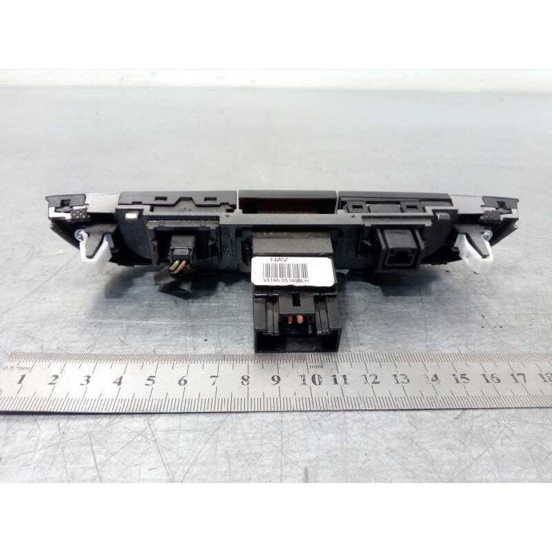 Recambio de warning para hyundai ix35 2.0 cat referencia OEM IAM 847402S450TAN  