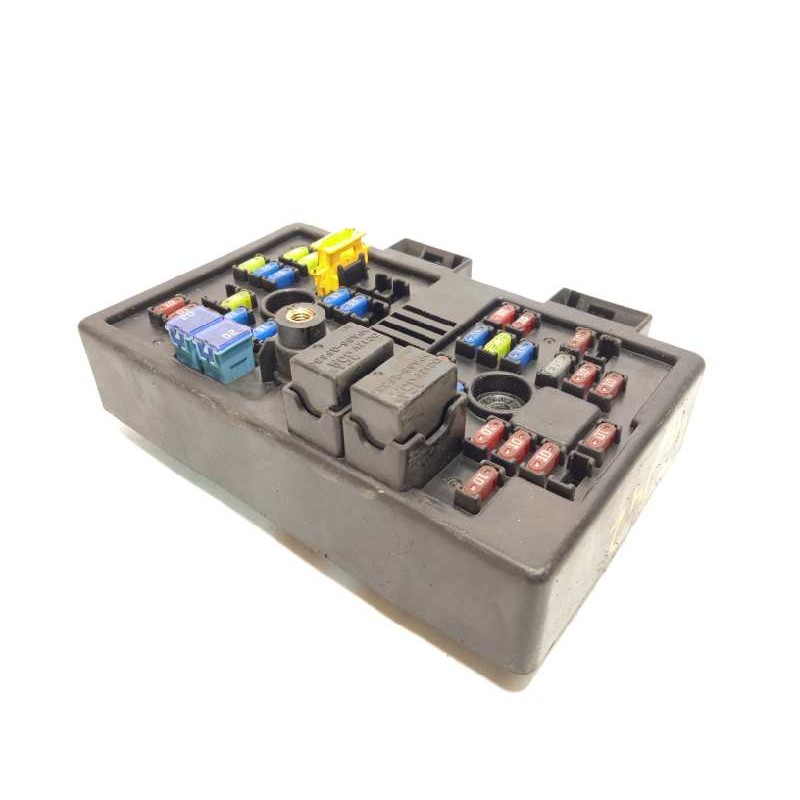 Recambio de caja reles / fusibles para chevrolet captiva 2.0 vcdi lt referencia OEM IAM 96821082  