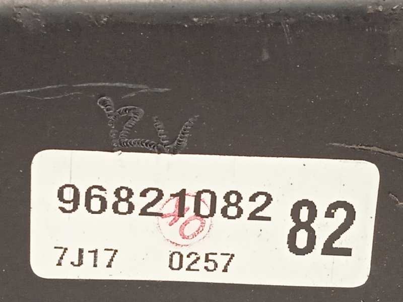 Recambio de caja reles / fusibles para chevrolet captiva 2.0 vcdi lt referencia OEM IAM 96821082  