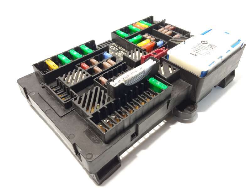 CAJA RELES / FUSIBLES 61146828076 