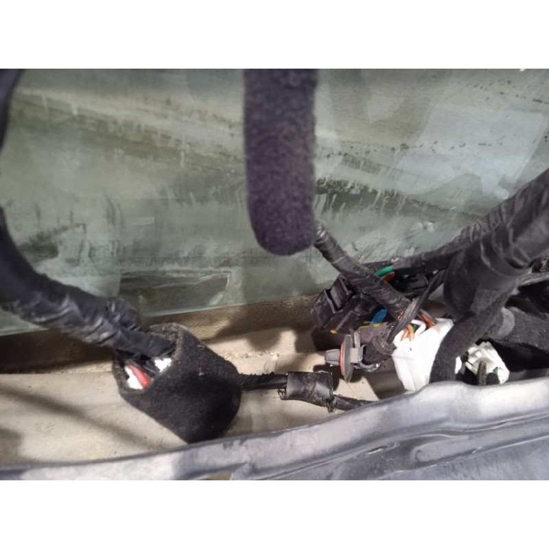 Recambio de puerta delantera izquierda para kia carens (un) 2.0 crdi referencia OEM IAM 760031D010  