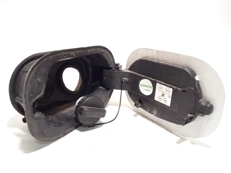 Recambio de tapa exterior combustible para renault kadjar 1.3 tce referencia OEM IAM 781204304R  788329267R