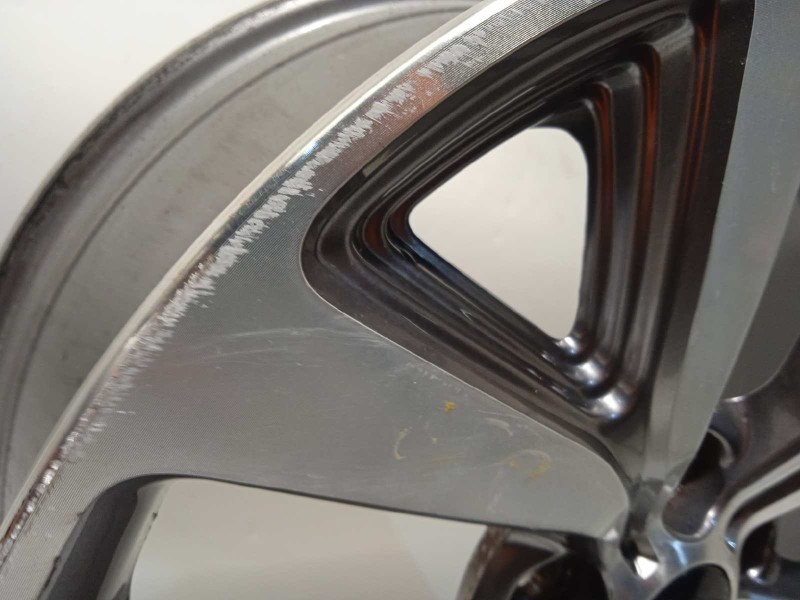 Recambio de llanta para kia sportage drive 4x2 referencia OEM IAM 529103W610  