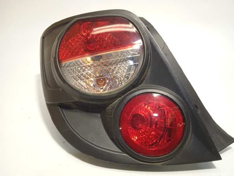 Recambio de piloto trasero izquierdo para chevrolet aveo 1.2 cat referencia OEM IAM 95470359  