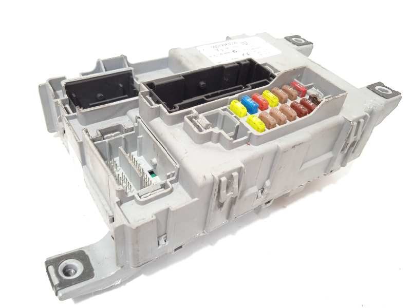 Recambio de caja reles / fusibles para opel combo d 1.3 16v cdti referencia OEM IAM 00519383550  51938355