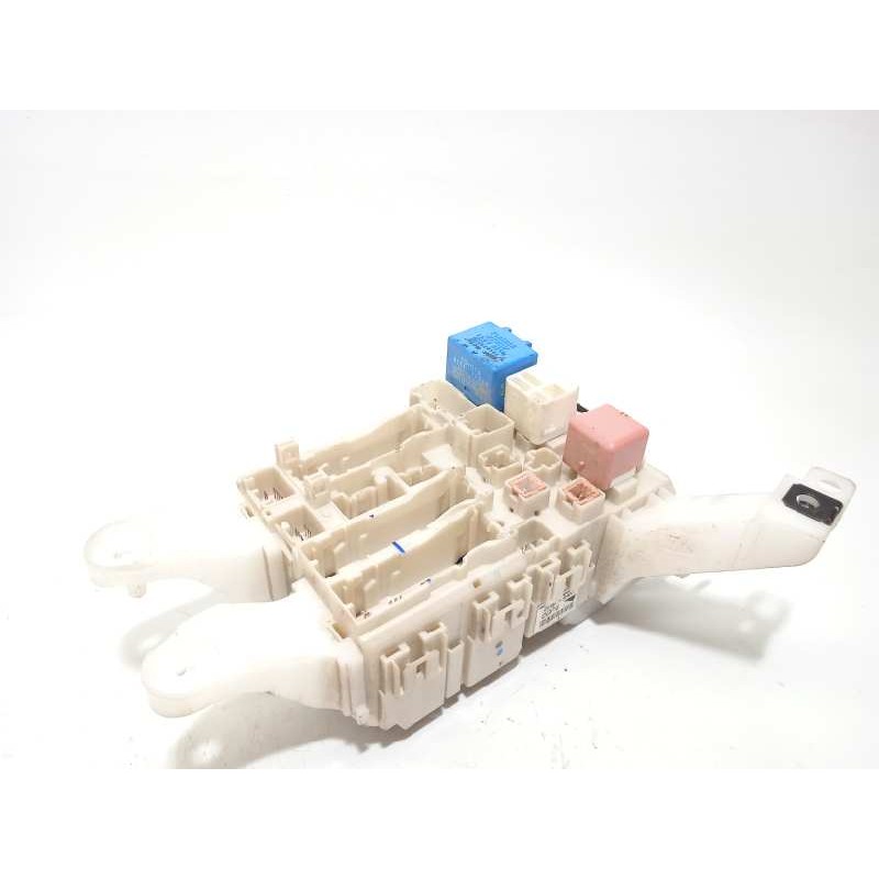 Recambio de caja reles / fusibles para toyota verso active referencia OEM IAM 827300F051C  827300F051