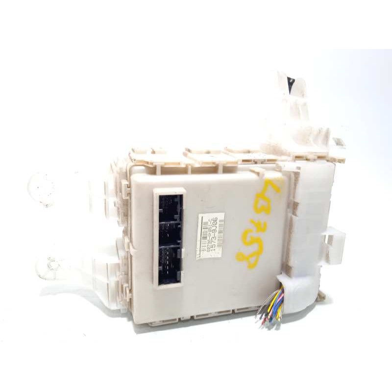 Recambio de caja reles / fusibles para toyota verso active referencia OEM IAM 827300F051C  827300F051