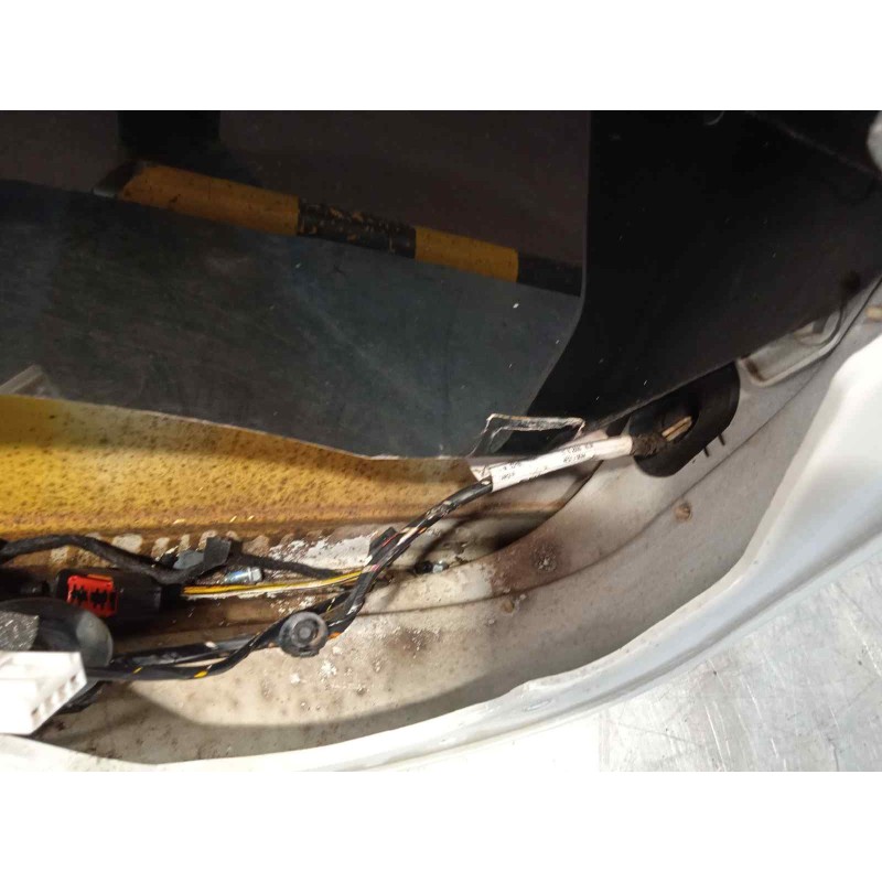 Recambio de puerta trasera izquierda para ford kuga (cbv) trend referencia OEM IAM 1520947  