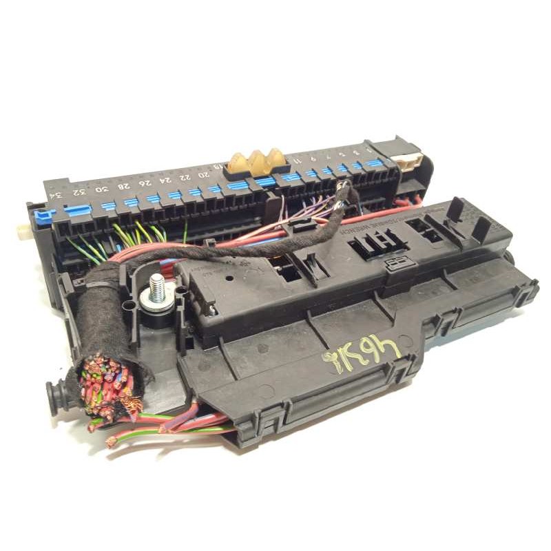 Recambio de caja reles / fusibles para bmw x3 (e83) 3.0d referencia OEM IAM 8364542  8364540
