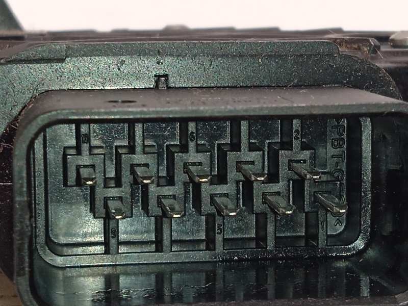 Recambio de cerradura puerta trasera izquierda para ford kuga (cbv) titanium referencia OEM IAM 8V4AS26413EA  1523331