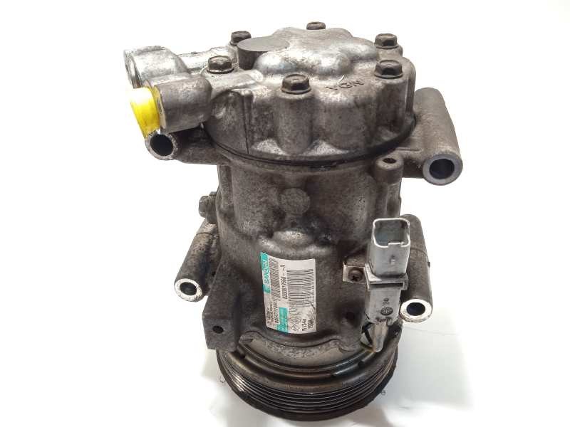 Recambio de compresor aire acondicionado para renault clio iii 1.2 referencia OEM IAM 8200819568  