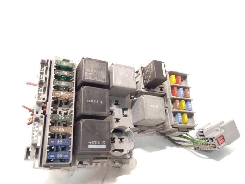 Recambio de caja reles / fusibles para volvo xc90 d5 executive (7 asientos) (136kw) referencia OEM IAM 8690698  