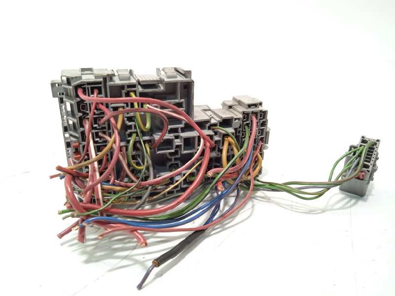 Recambio de caja reles / fusibles para volvo xc90 d5 executive (7 asientos) (136kw) referencia OEM IAM 8690698  