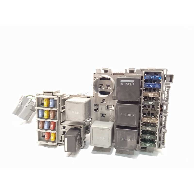 Recambio de caja reles / fusibles para volvo xc90 d5 executive (7 asientos) (136kw) referencia OEM IAM 8690698  
