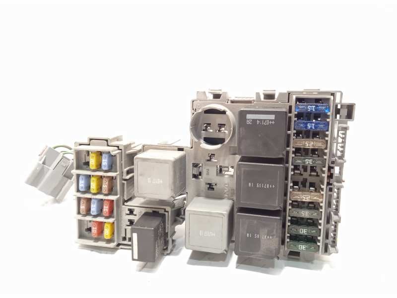 Recambio de caja reles / fusibles para volvo xc90 d5 executive (7 asientos) (136kw) referencia OEM IAM 8690698  