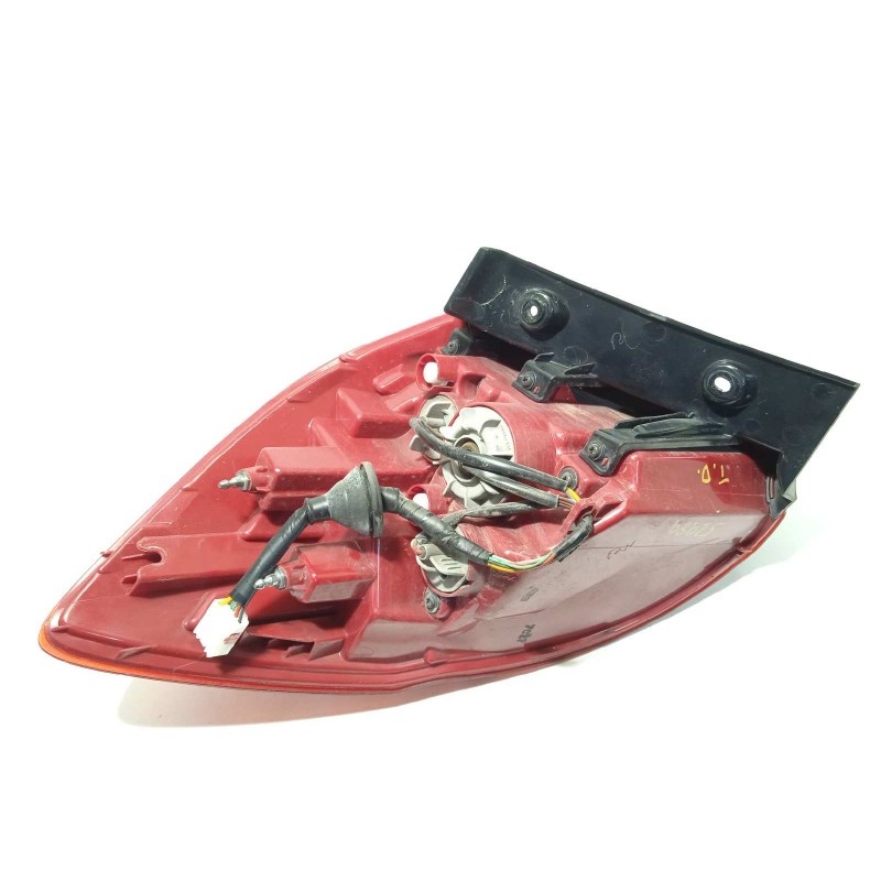 Recambio de piloto trasero derecho para kia cee´d drive referencia OEM IAM 92402A2200  