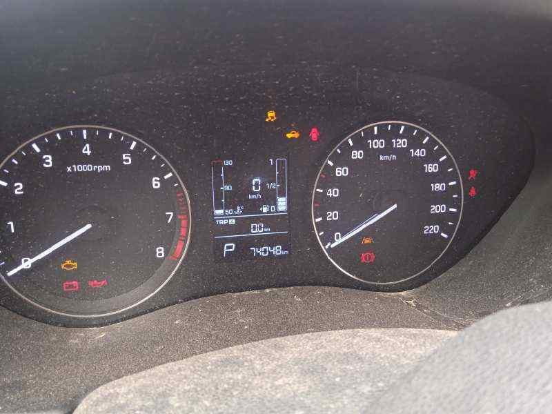 Recambio de cuadro instrumentos para hyundai i20 active 1.4 referencia OEM IAM 94003C8042  