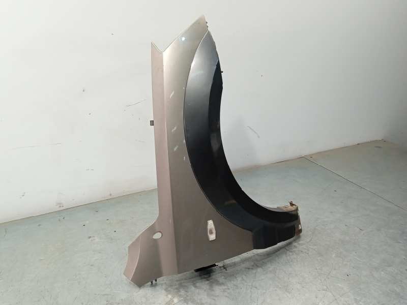 Recambio de aleta delantera derecha para kia sorento 2.5 crdi ex referencia OEM IAM 663213E141  