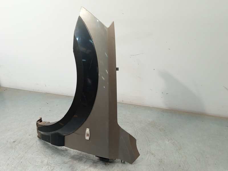 Recambio de aleta delantera izquierda para kia sorento 2.5 crdi ex referencia OEM IAM 663113E141  