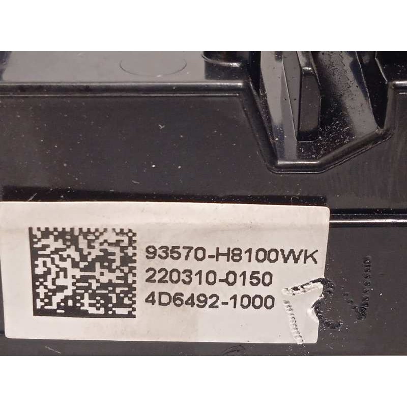 Recambio de mando elevalunas delantero izquierdo para kia stonic (ybcuv) 1.2 cat referencia OEM IAM 93570H8100WK  
