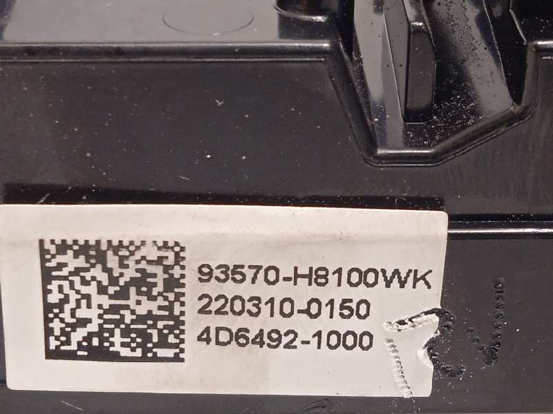 Recambio de mando elevalunas delantero izquierdo para kia stonic (ybcuv) 1.2 cat referencia OEM IAM 93570H8100WK  