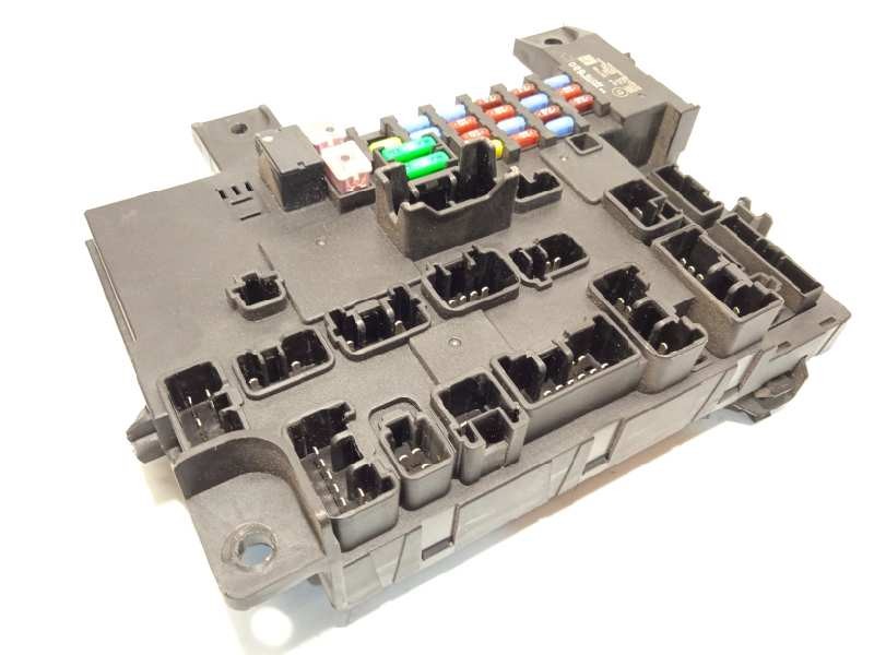 Recambio de caja reles / fusibles para mitsubishi outlander (gf0) motion 4wd referencia OEM IAM 8637B680  