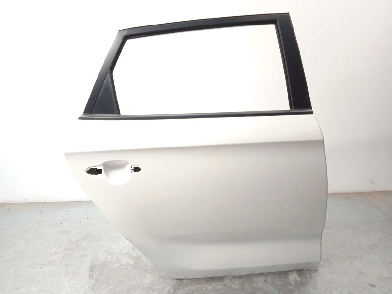 Recambio de puerta trasera derecha para kia carens ( ) basic referencia OEM IAM 77004A4000  