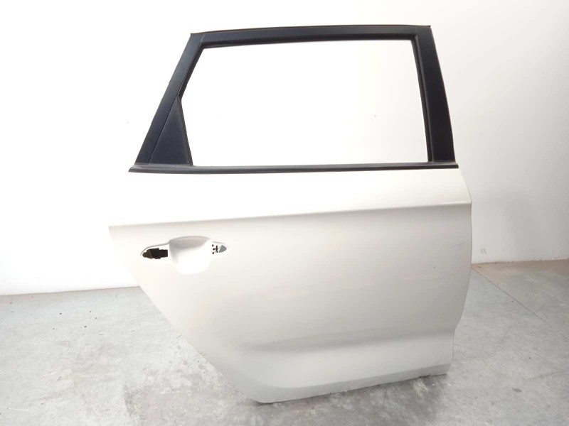 Recambio de puerta trasera derecha para kia carens ( ) basic referencia OEM IAM 77004A4000  