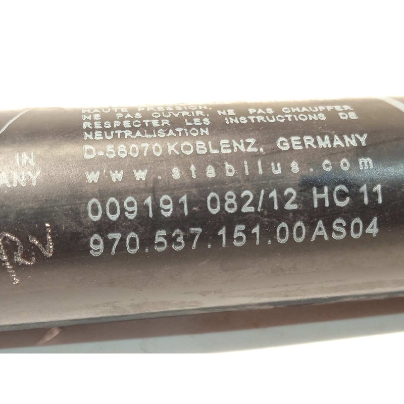 Recambio de retenedor puerta para porsche panamera 4 s referencia OEM IAM 97053715100  97053715100AS04