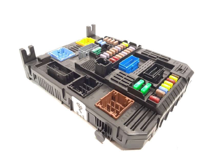 CAJA RELES / FUSIBLES 9832880280 1681050580 28709099