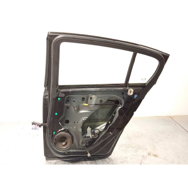 Recambio de puerta trasera derecha para chevrolet cruze hatchback ltz referencia OEM IAM 95476405  