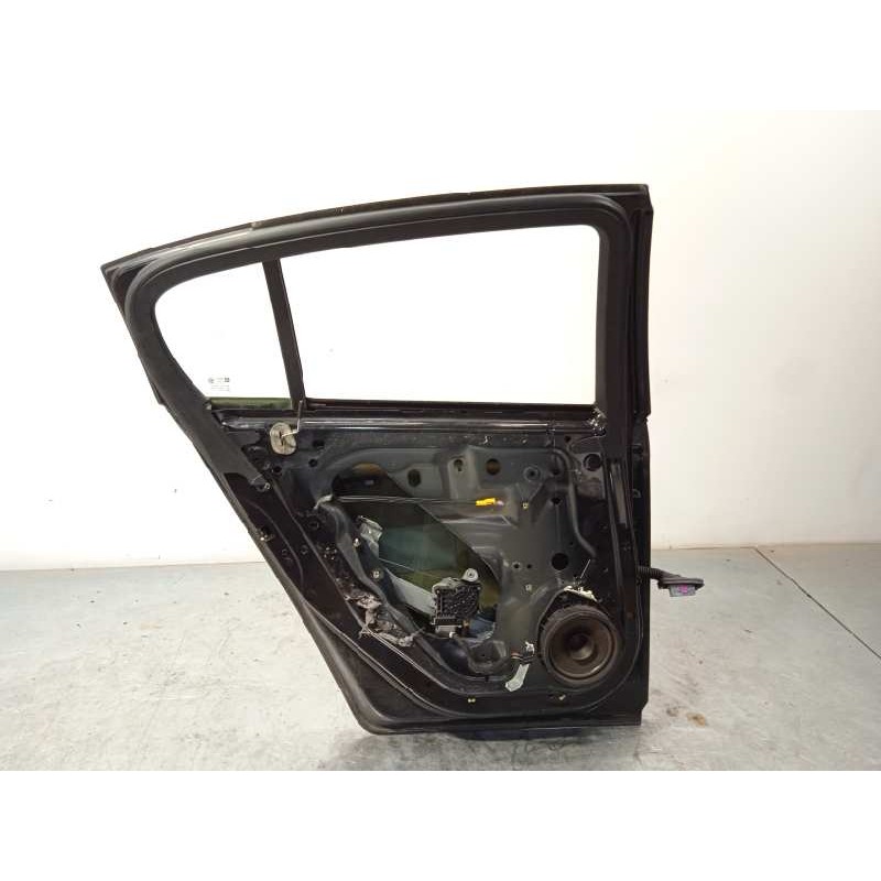 Recambio de puerta trasera izquierda para chevrolet cruze hatchback ltz referencia OEM IAM 95476404  