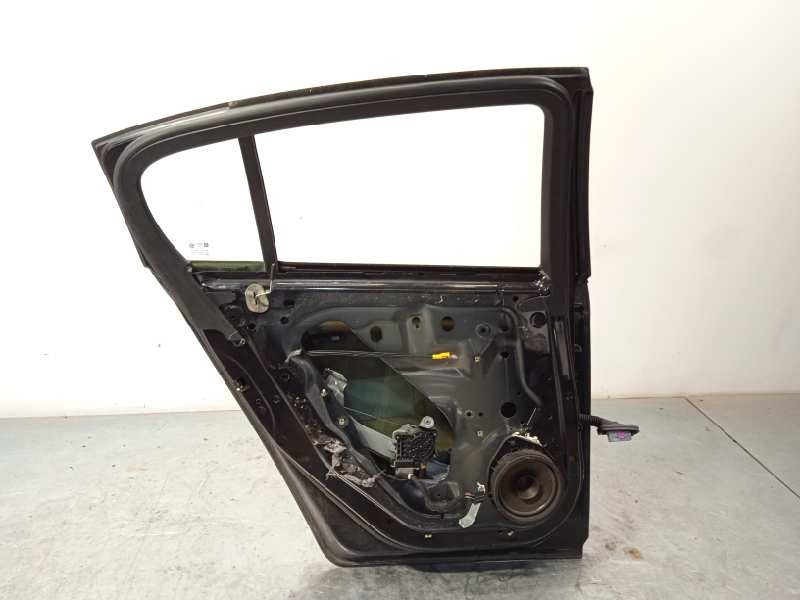 Recambio de puerta trasera izquierda para chevrolet cruze hatchback ltz referencia OEM IAM 95476404  