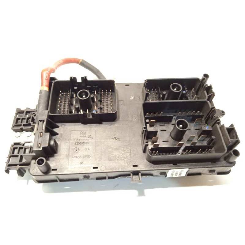 Recambio de caja reles / fusibles para opel insignia sports tourer 2.0 cdti cat referencia OEM IAM 13345498  