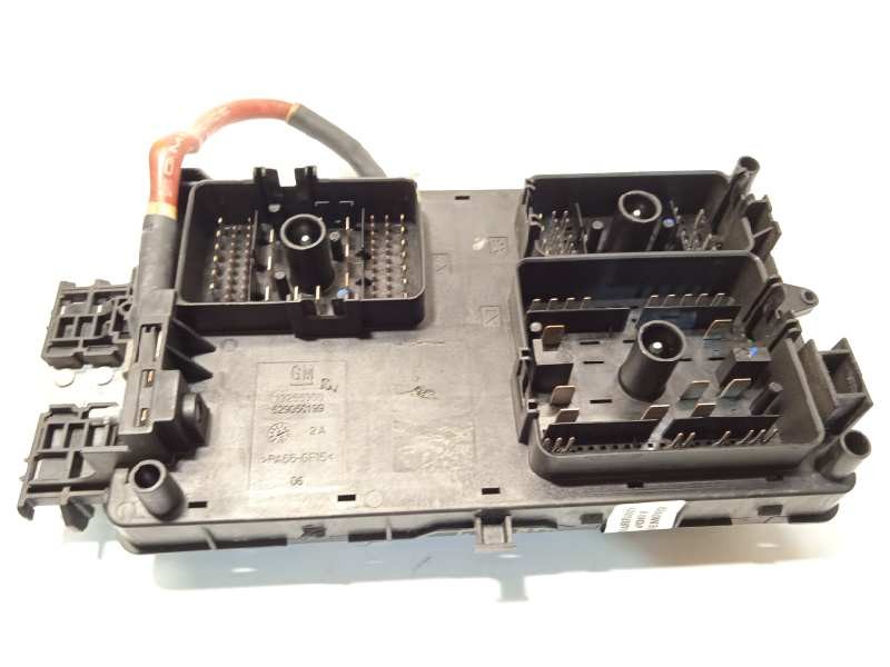 Recambio de caja reles / fusibles para opel insignia sports tourer 2.0 cdti cat referencia OEM IAM 13345498  