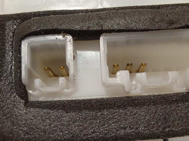 Recambio de cerradura puerta delantera derecha para subaru impreza g12 2.0 diesel cat referencia OEM IAM 61032FG260  